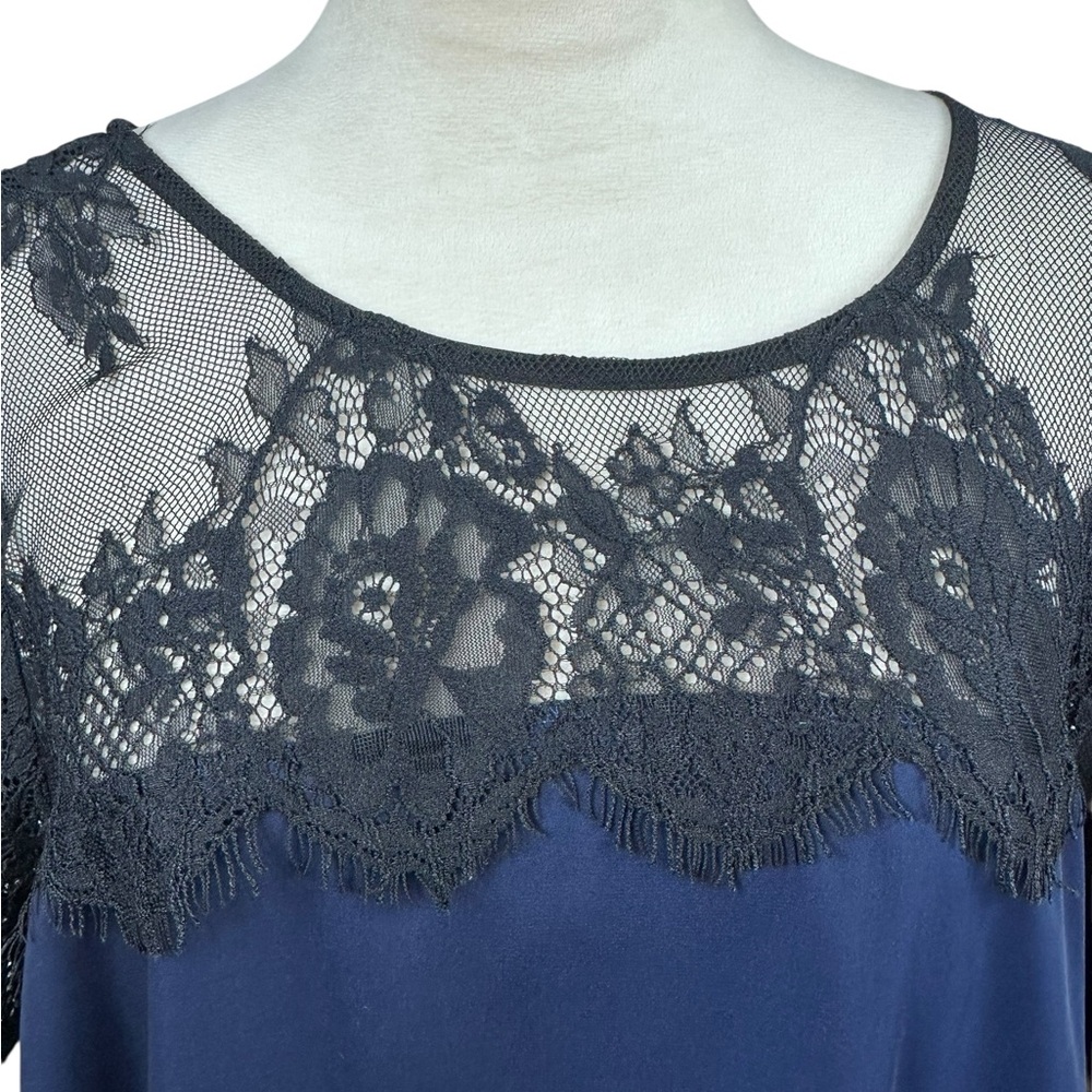 Torrid satin blue top with black lace size 1-1X/14-16 - Picture 4 of 11